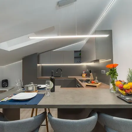 Ena Near Amphitheater * Pula