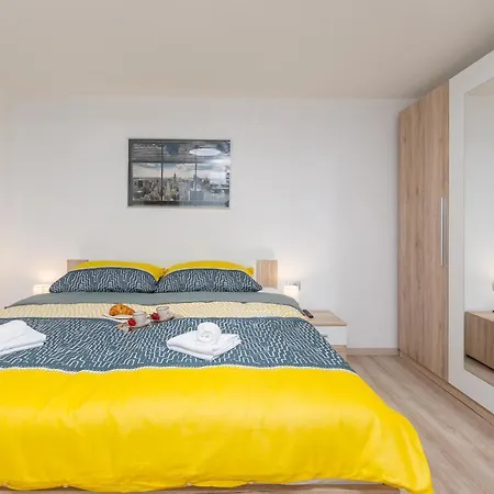 Apartment Ena Near Pula Amphitheater Holiday home Pula