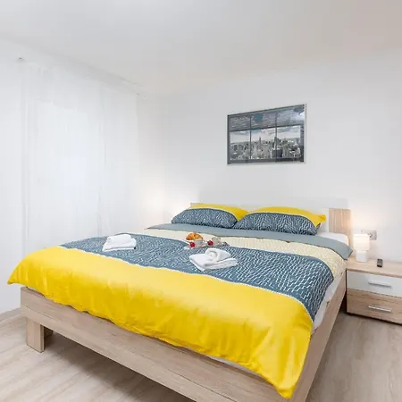 Holiday home Apartment Ena Near Pula Amphitheater *