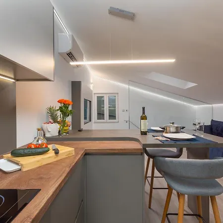 Apartment Ena Near Pula Amphitheater Holiday home *