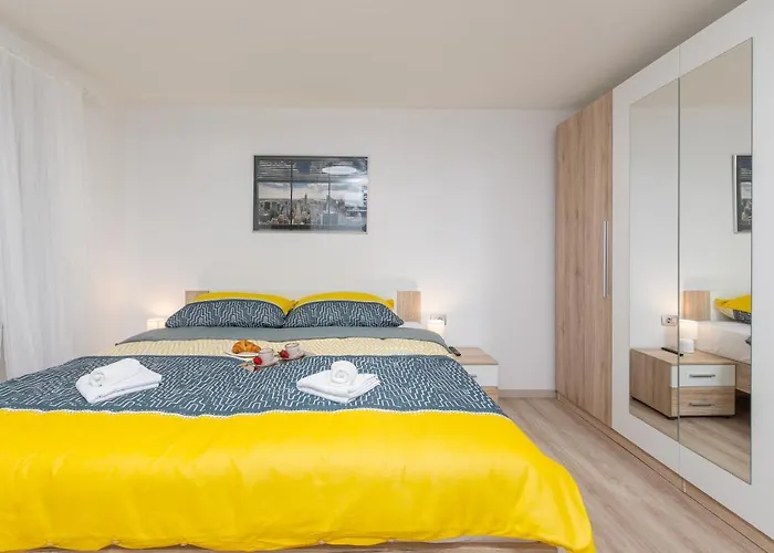 Ena Near Amphitheater Vikendica Pula