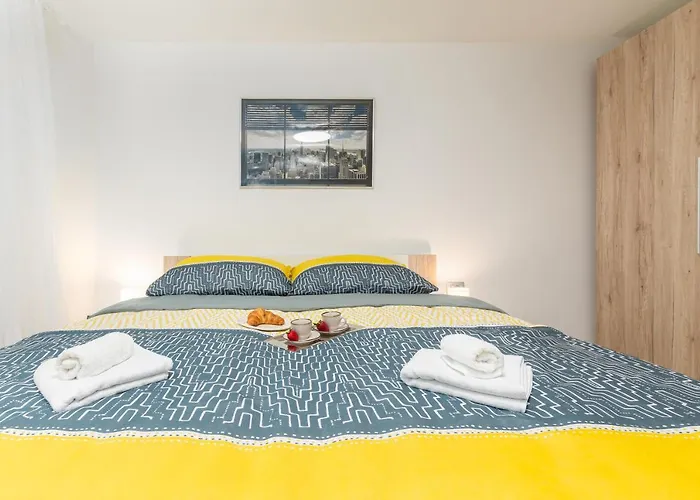 Ena Near Amphitheater Vikendica *