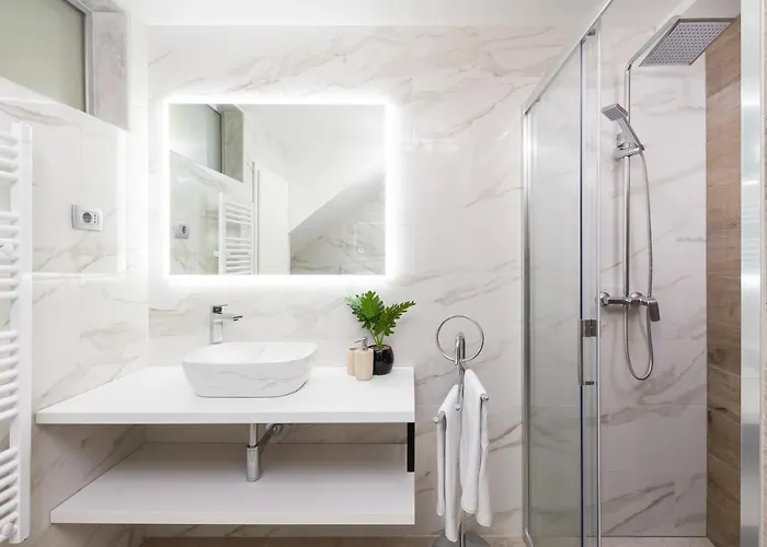 Ena Near Amphitheater Vikendica *