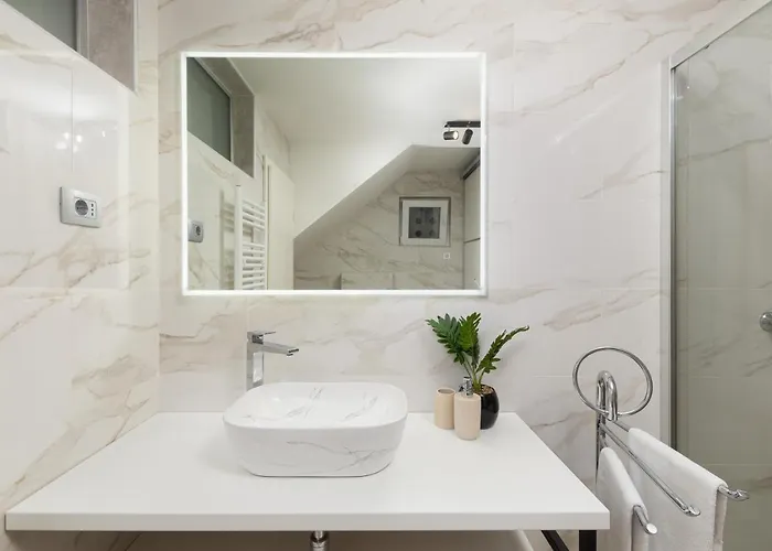 Ena Near Amphitheater Vikendica Pula